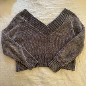Grey H&M v neck sweater size: L